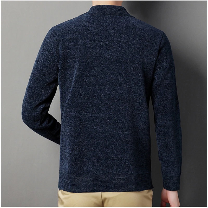 Men's Autumn and Winter Plush Sweater, Solid Color Round Neck Sleeve, Soft and Breathable Top, Casual and Versatile Knitwear