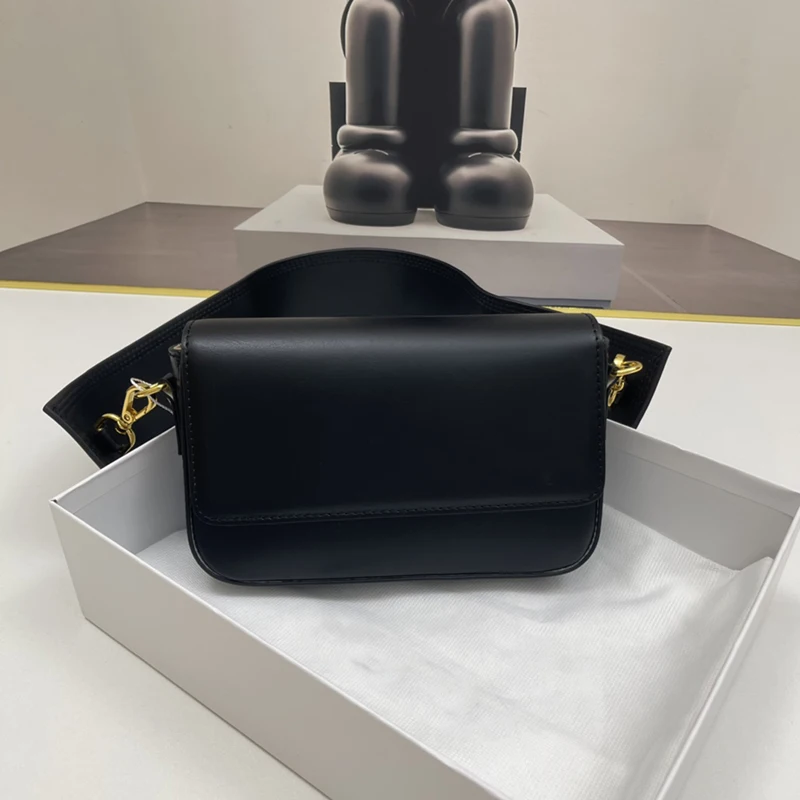 

2022 Womens Le Carinu Shoulder Bags Designer Real Leather Belt Square Bag Top Quality Small Underarm Bag Purses with Box