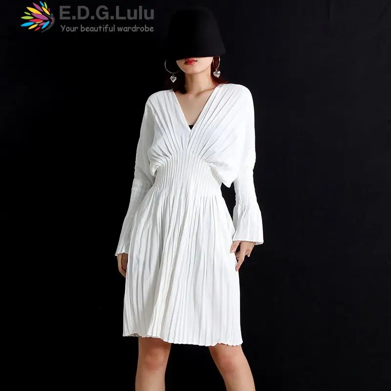 

EDGLuLu Vestidos Baratos Con Envio Gratis V-neck White Dress Fashionable Elegant Ink And Wash Printed Mini Pleated Dress 1208