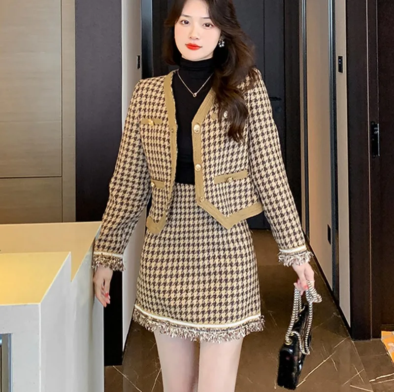 

Женский клетчатый костюм, элегантный комплект из 2 предметов, корейский стиль, пальто с длинным рукавом и трапециевидная мини-юбка с высокой...