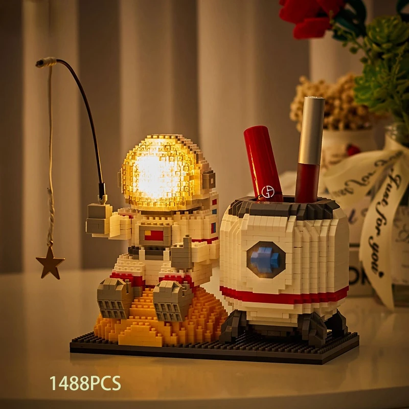 

1488 PCS Aerospace Astronaut Electronic Building Blocks Brush Pot Compatible DIY Blocks Toys for Children Friend Gifts Light