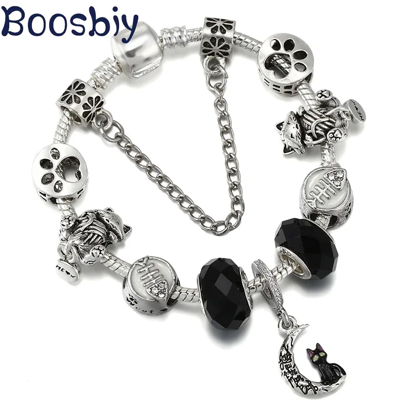 Женский браслет с подвеской в виде сушеных рыбок и кошек