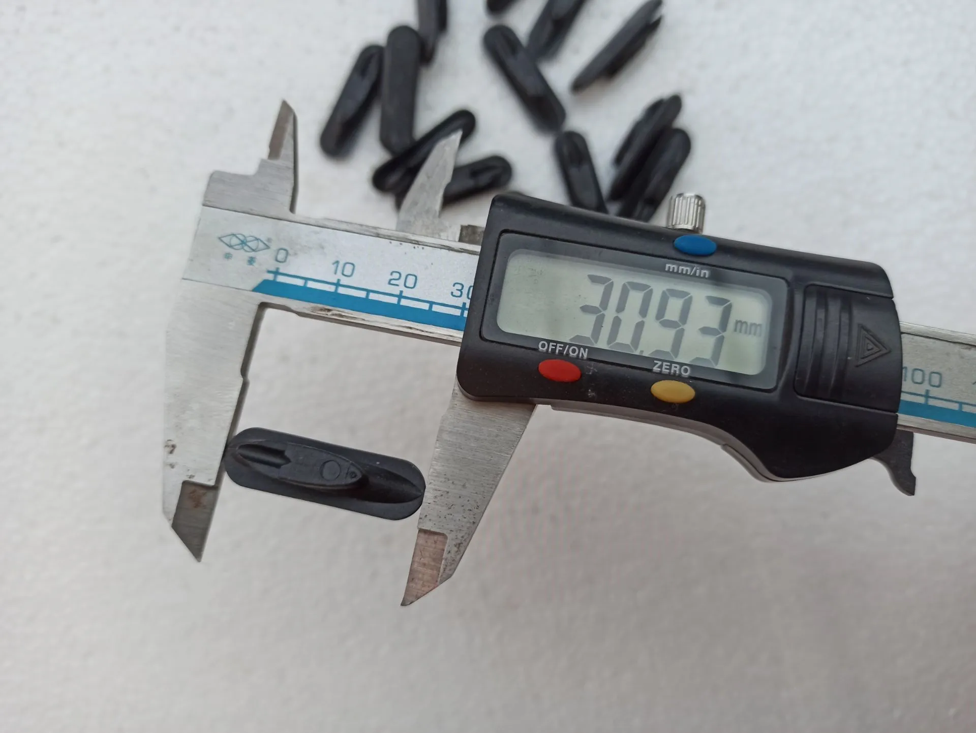 Для гигантской велосипедной рамы кабельный зажим внутренняя кабельная