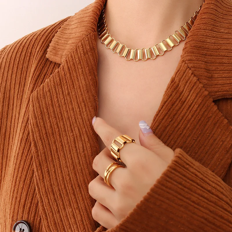 

Personalized fashion hollow geometric ring plated with 18K Gold