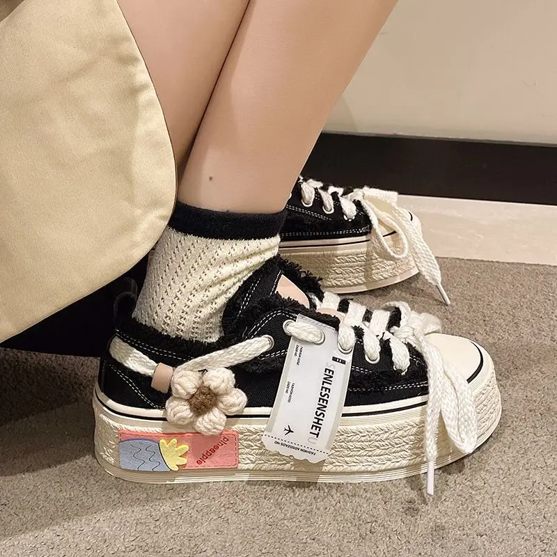 Женские парусиновые туфли и кроссовки на платформе