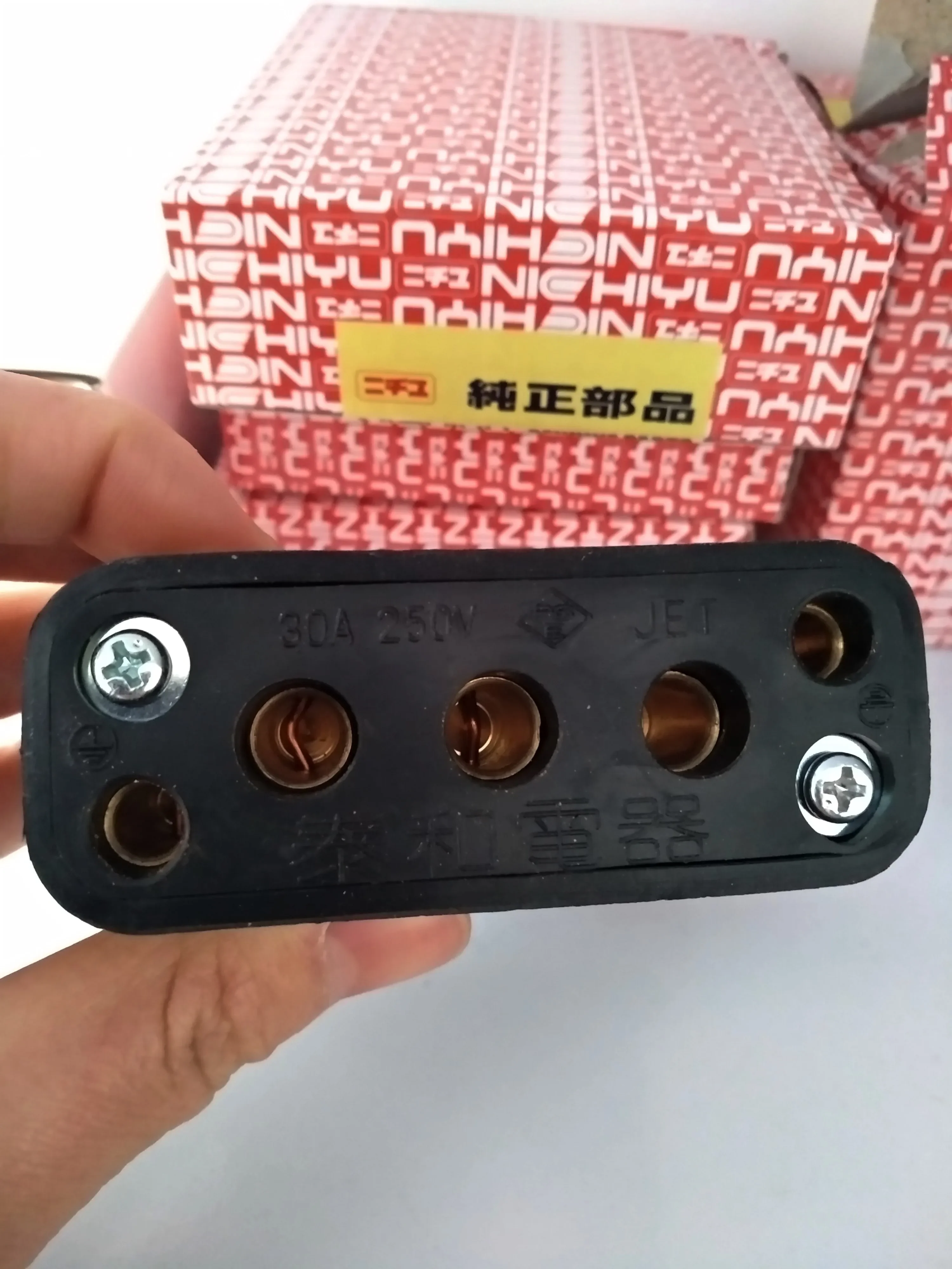 Вилка для зарядки аккумулятора 37010-10870 Электрический вилочный погрузчик 30A250V