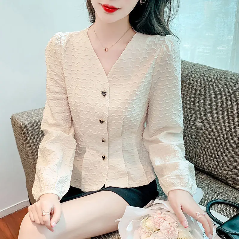 Блузка женская с V-образным вырезом элегантная приталенная рубашка на пуговицах