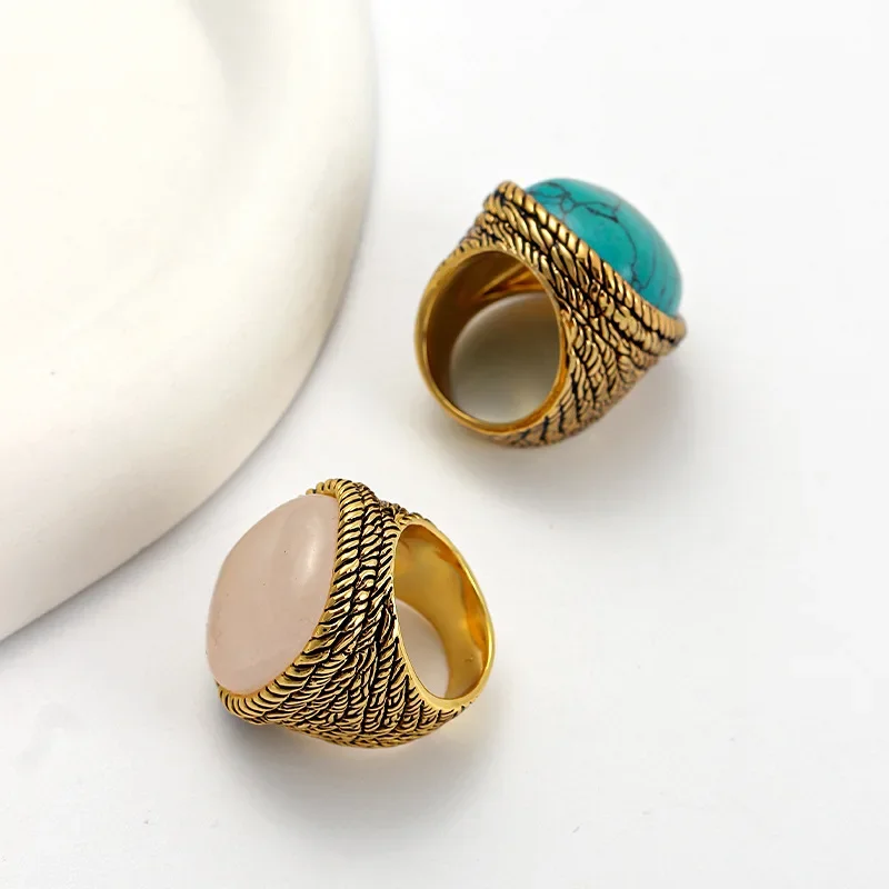 Кольцо с французским драгоценным камнем женское нишевое роскошное легкое