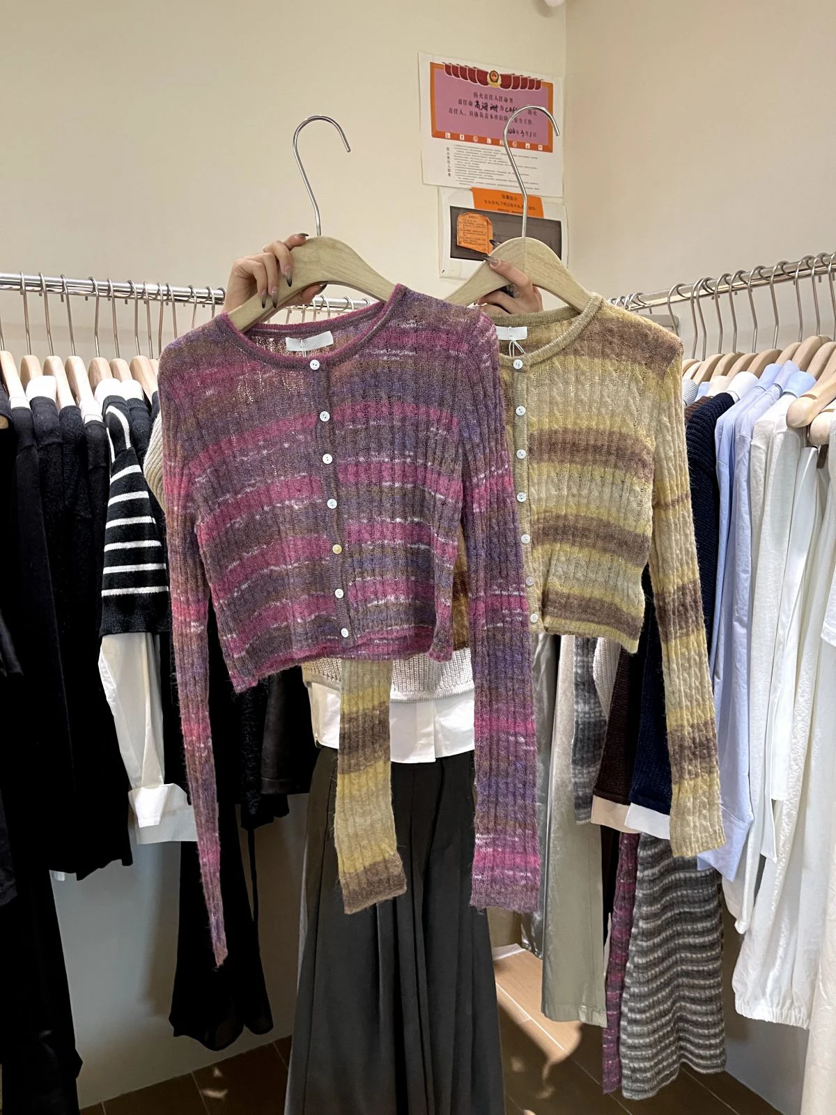 Трикотажный кардиган в полоску контрастных цветов с высокой талией трикотажный