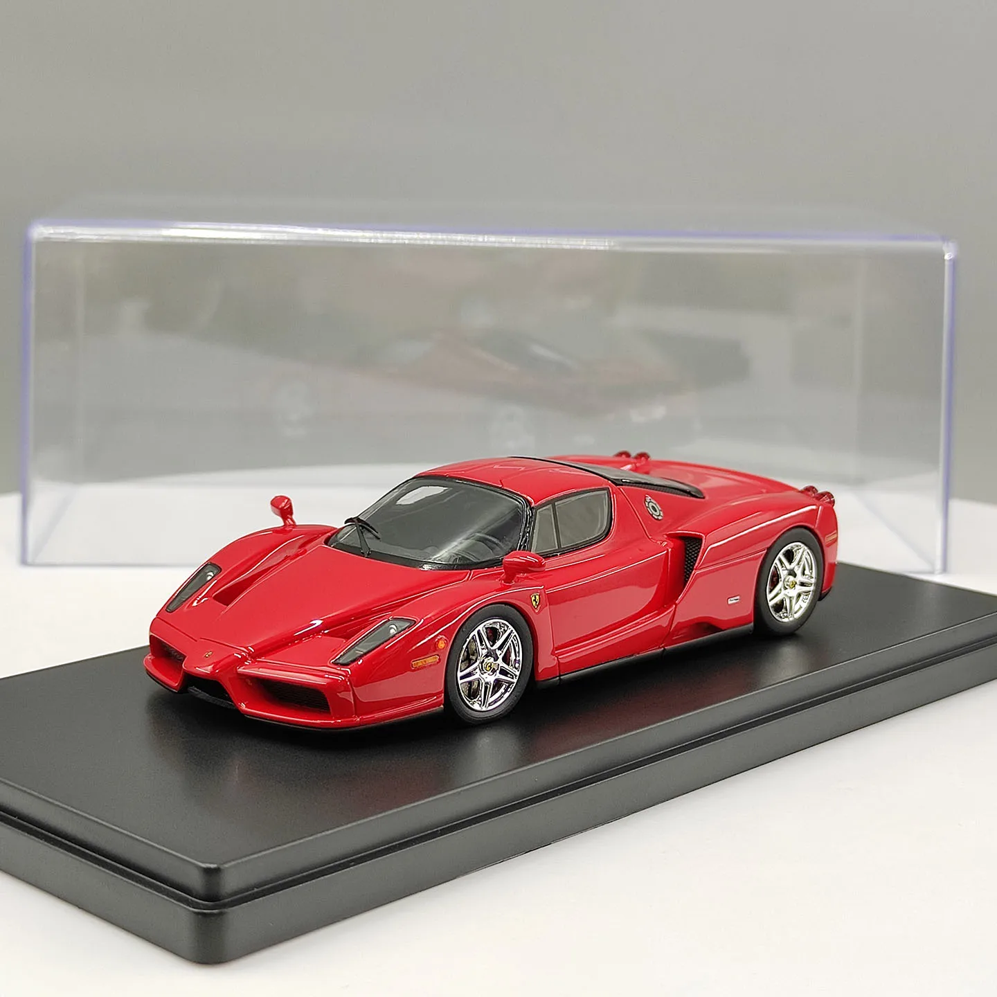 Фото Масштабная модель автомобиля Ferrari ENZO из смолы, 1:43 №3