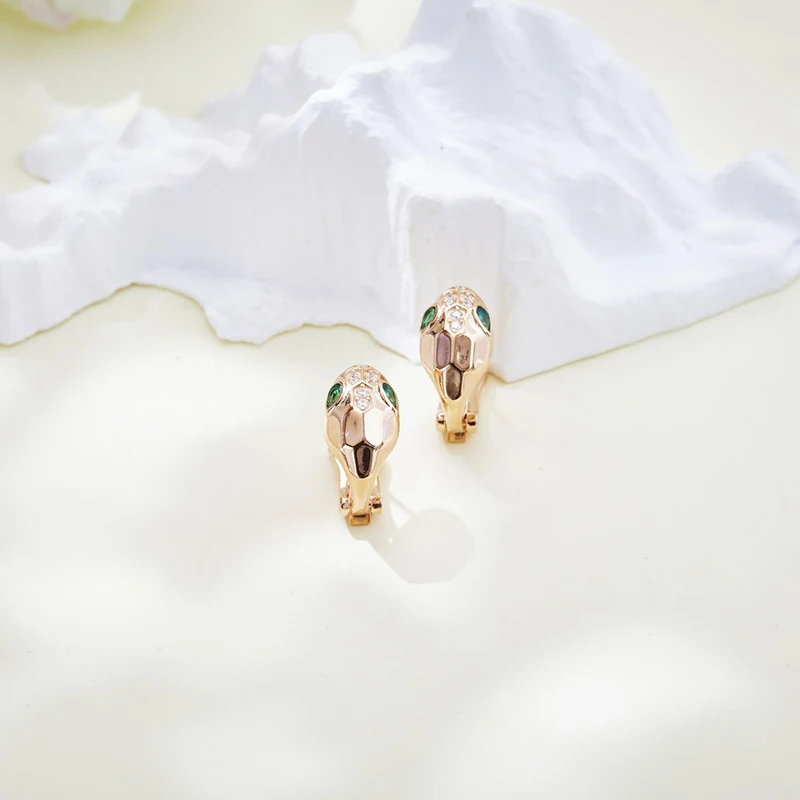 

2023 New S925 Sterling Silver Rose Gold Color Green Eyed Snake Head Earrings Plated Elegant Women's Luxury Fashion Jewelry Gift