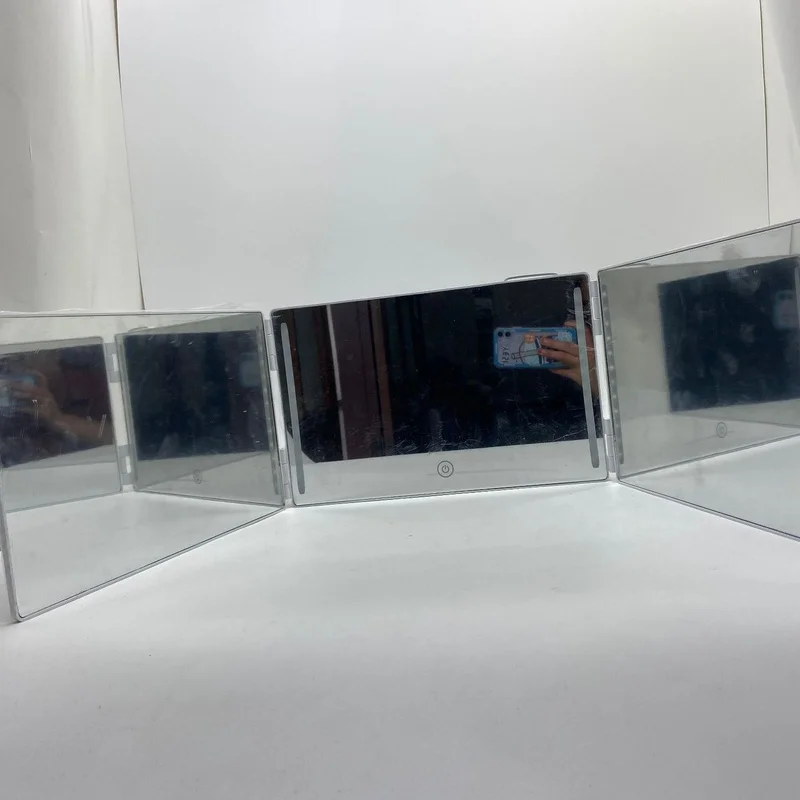 Зеркало для макияжа складное тройного сложения 360 градусов |