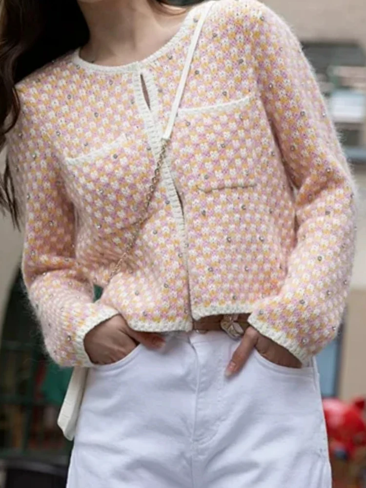 

2022 Spring and Autumn New Colorblock Knitted U-neck Single-breasted Rhinestone Long-sleeved Women Casual Knitted Cardigan