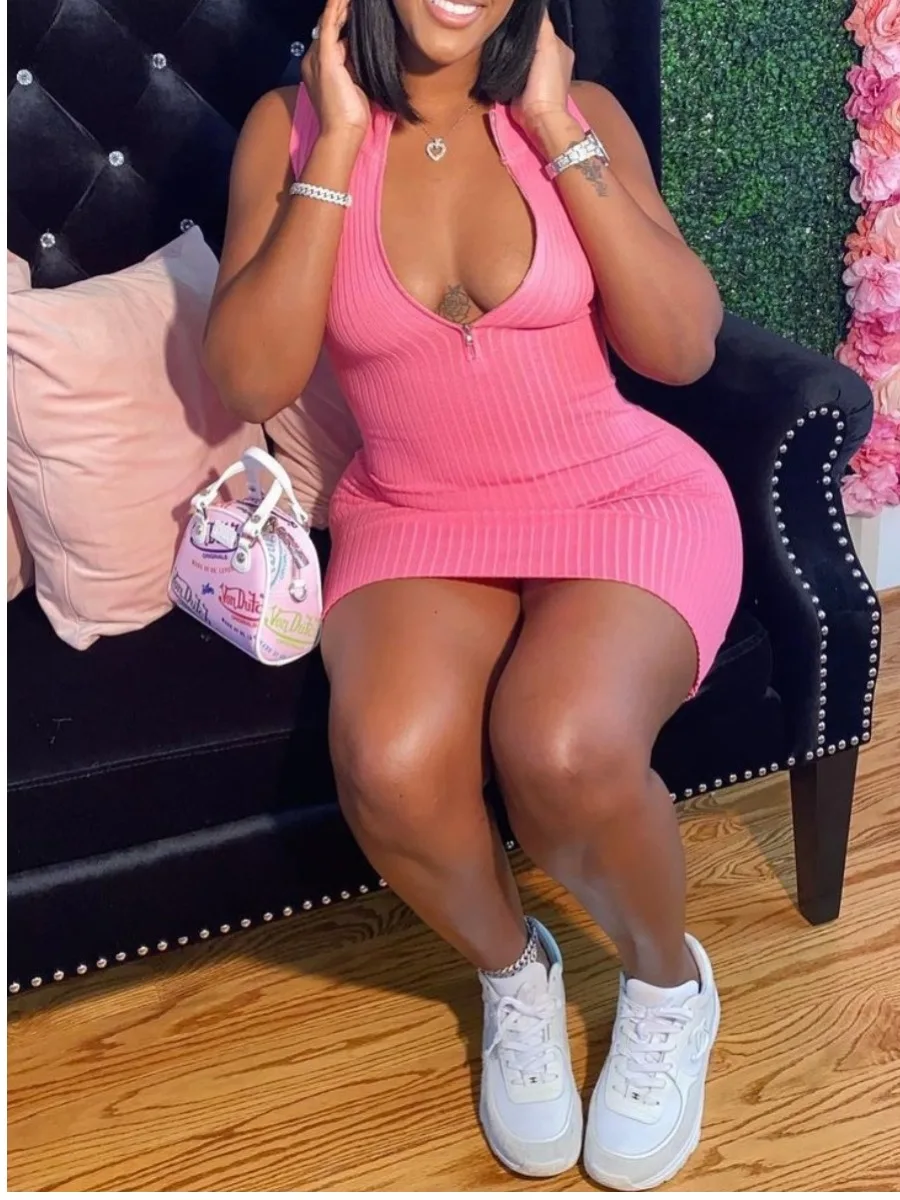 

Хлопковое трикотажное платье в рубчик с молнией спереди и V-образным вырезом