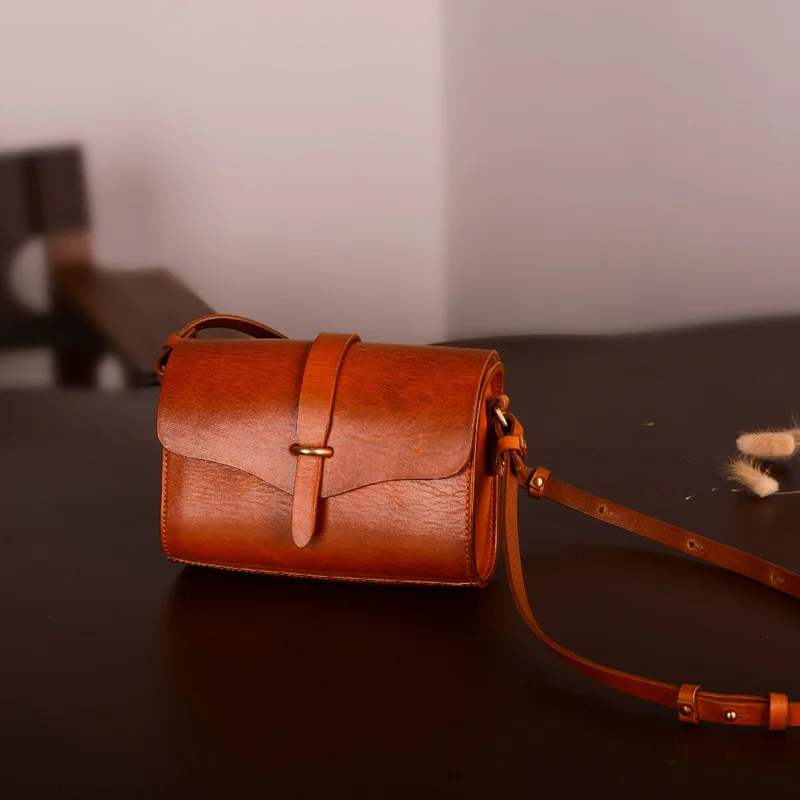 

Kwai Tiktok live broadcast with cargo tree Cream Leather Handmade Leather hand-held oblique cross bag women's bag