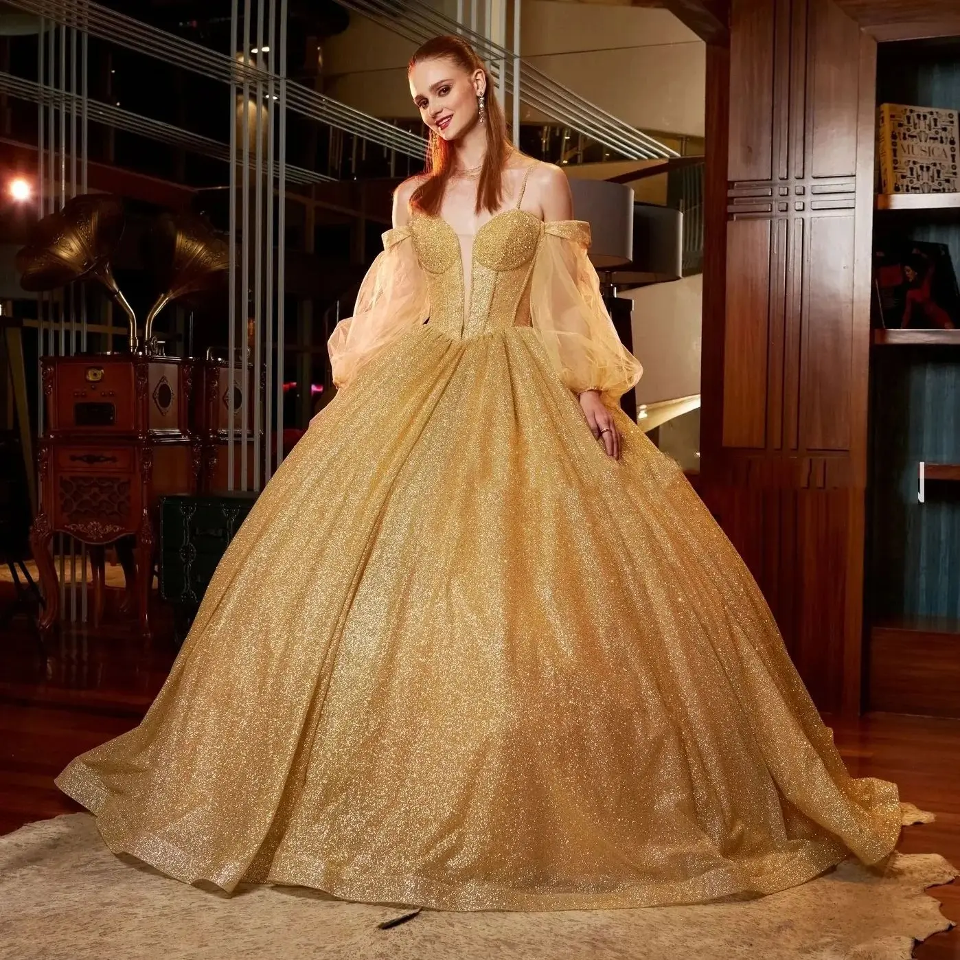 

Gold Charro Quinceanera Dresses Ball Gown Spaghetti Straps Sequins Sparkle Puffy Mexican Sweet 16 Dresses 15 Anos