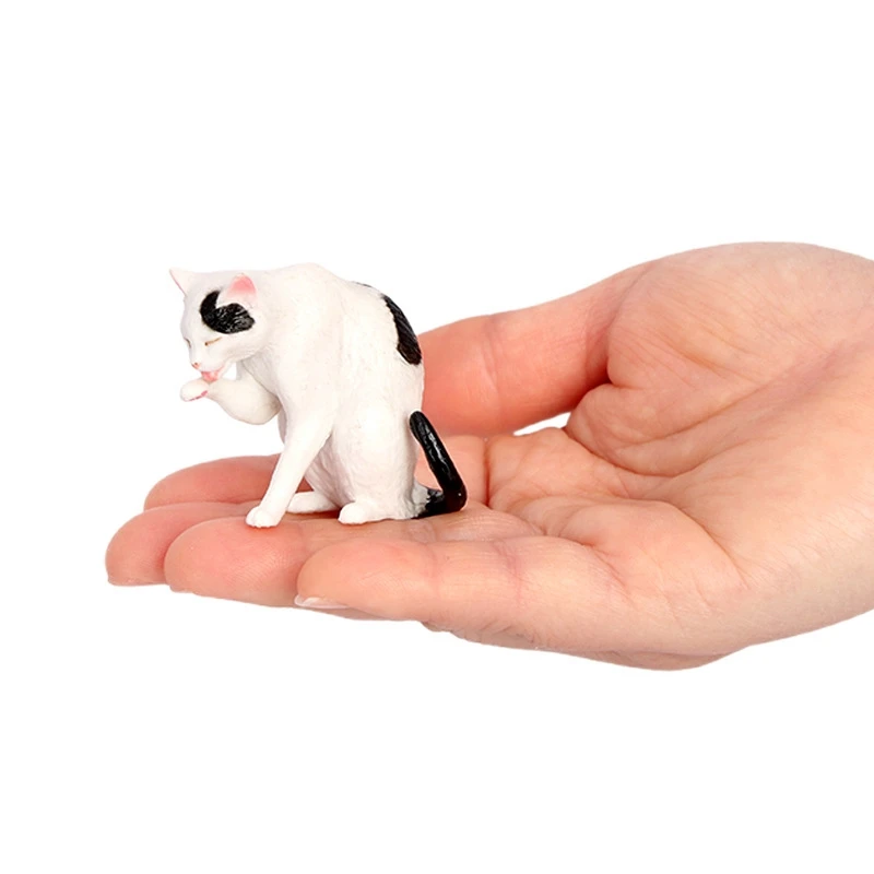 

Фигурка спящего котенка из ПВХ