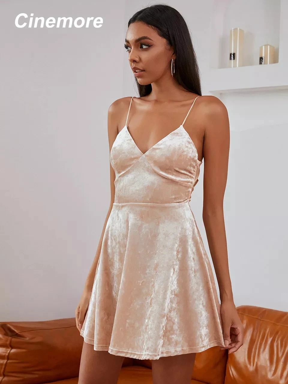 Женское вечернее платье с V-образным вырезом открытой спиной и бантом