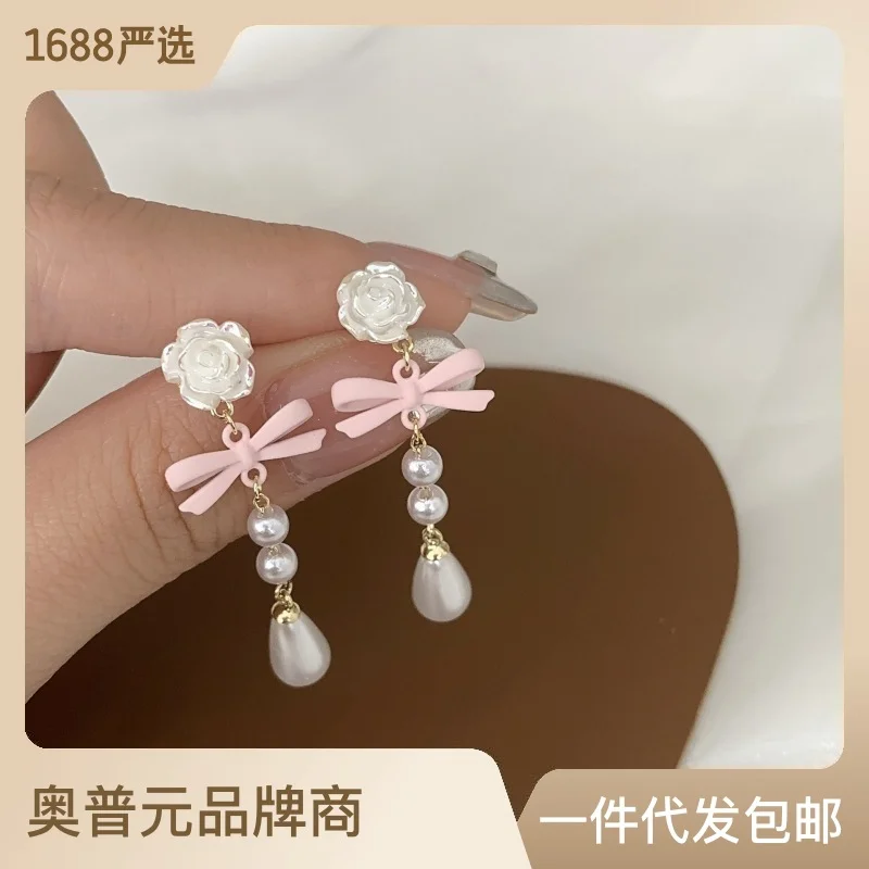

1 pair of Korean silver needle pearl tassel flower earrings fashion temperament niche design sense of senior tassel earrings