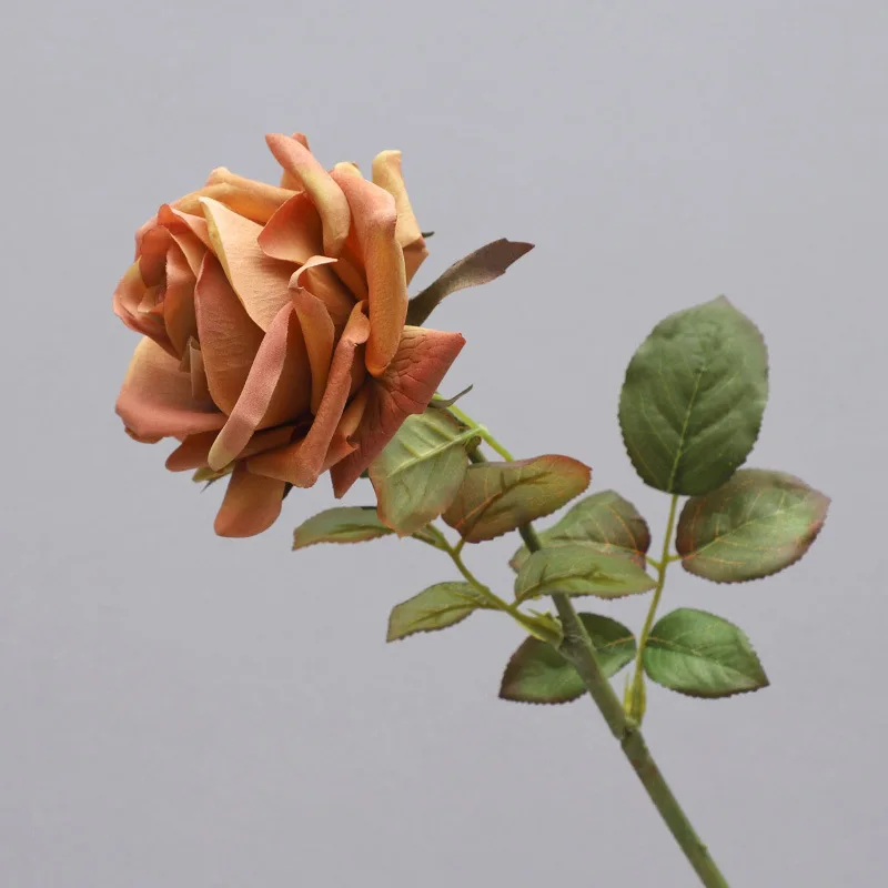 

Искусственные розы из латекса