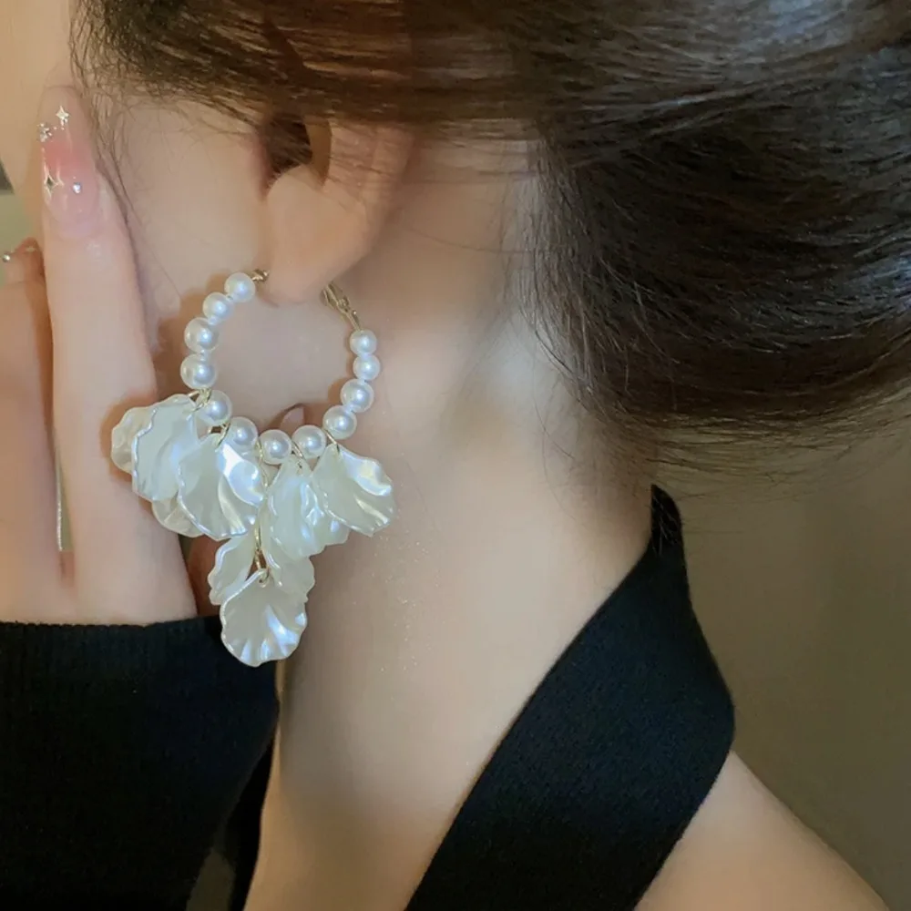 Элегантные белые серьги-подвески с кисточками и искусственным жемчугом