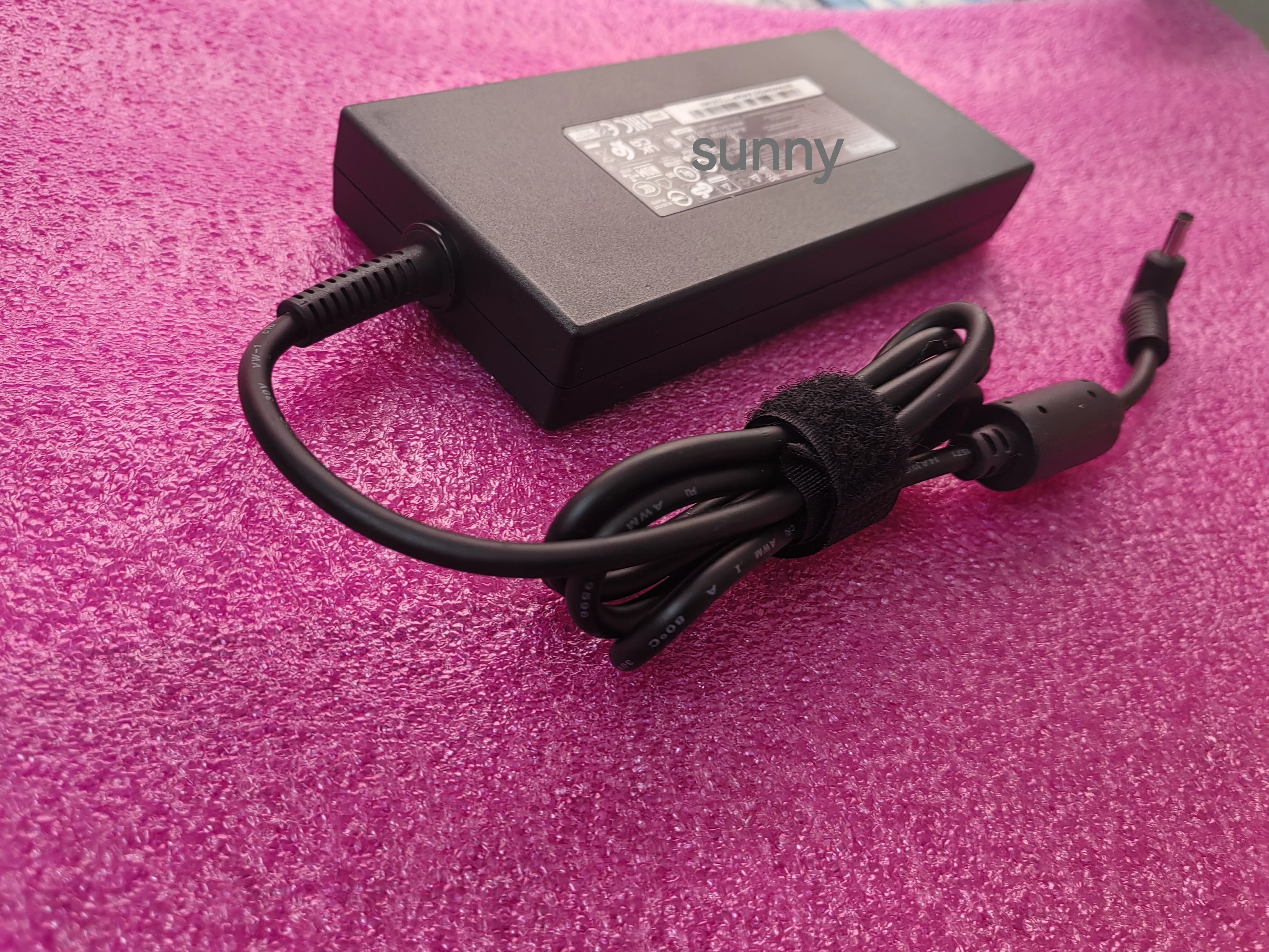 Фото OEW 240.0W Chicony 20V 12A 4.5mm Pin A20-240P2A A240A010P 210013-11 Адаптер переменного тока для ноутбука MSI Crosshair A18 HX A7WFKG RTX5060 №5