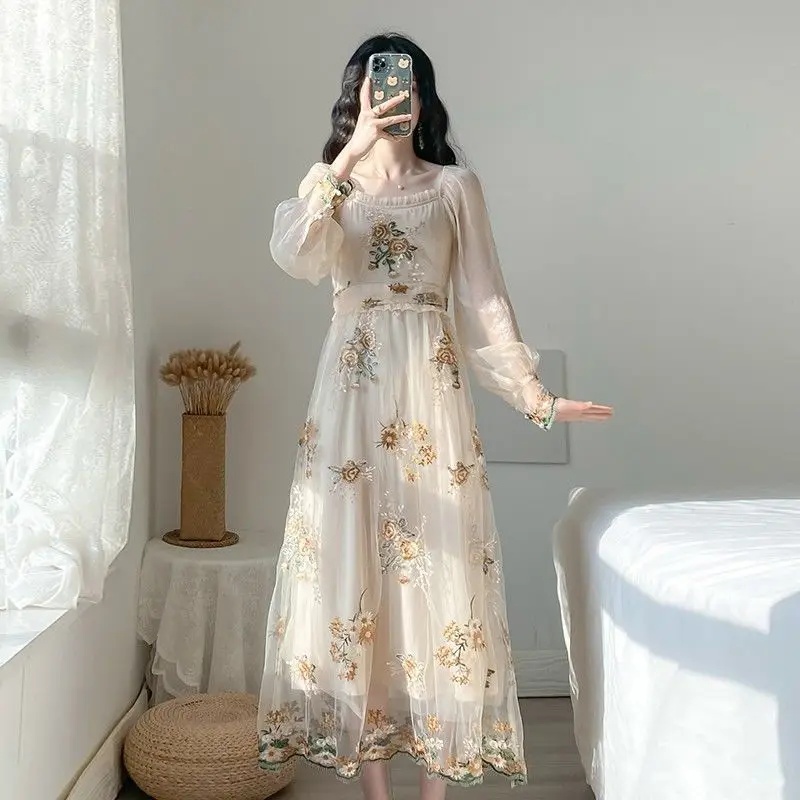 

Винтажное Сетчатое платье в стиле ретро с цветочной вышивкой и рукавами-лепестками с оборками на воротнике