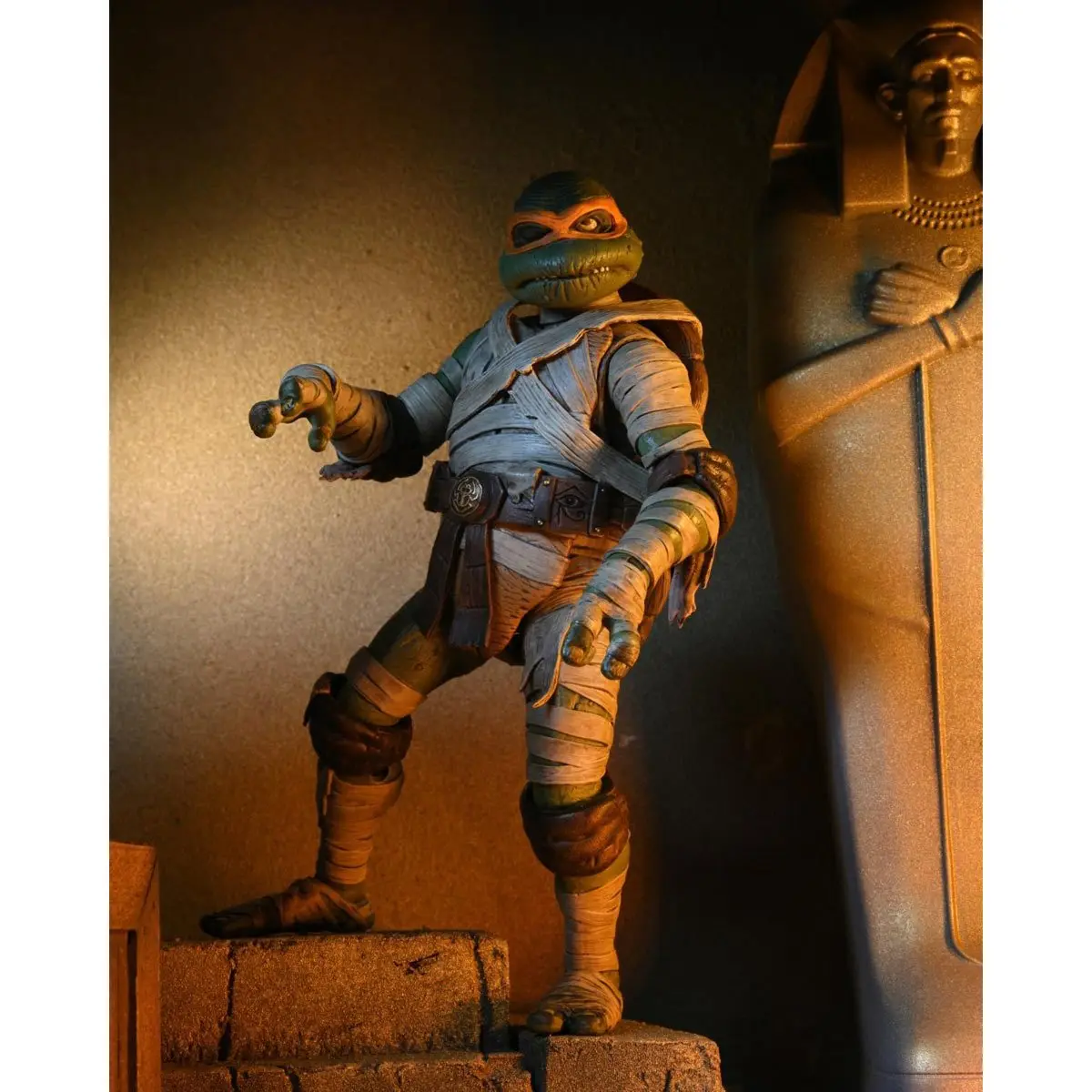 Фото NECA Universal Monsters x Teenage Mutant Ninja Turtles Ultimate Michelangelo as The Mummy 7-дюймовая экшн-фигурка, модель куклы №4