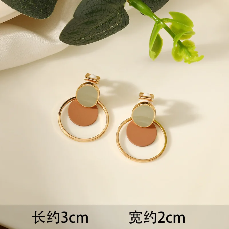 2021 Женские серьги Модные ювелирные изделия Оптовая продажа Серьги-заколки Французский холодный ветер Темперамент Простота.