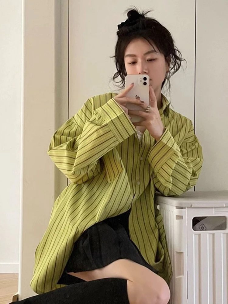 Женская свободная рубашка с длинным рукавом в полоску