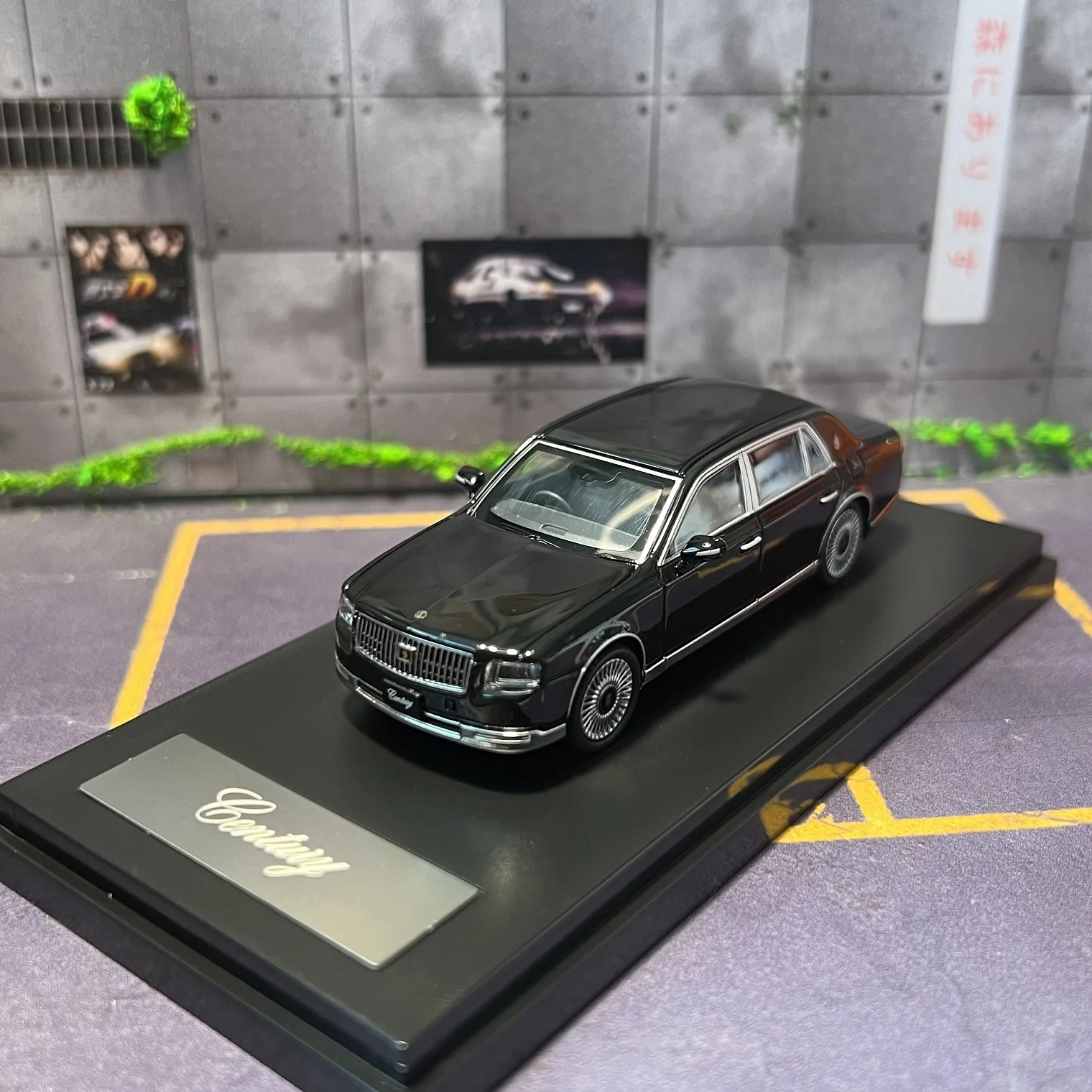 

LCD 1:64 Century Car Model
