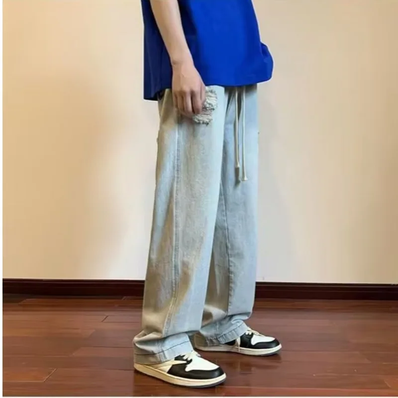 Рисунок 4 - Женские винтажные джинсы с вышивкой