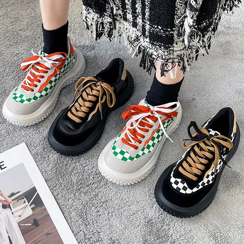 

Женские кроссовки на плоской подошве, со шнуровкой