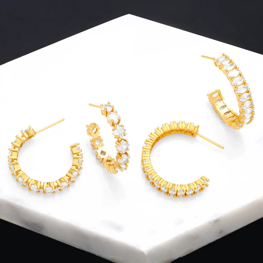 

Personalized Simple Geometric Arc Studs Instagram Fashion Commuter Hundred Matching Zircon A Pair of Gold Copper Studs