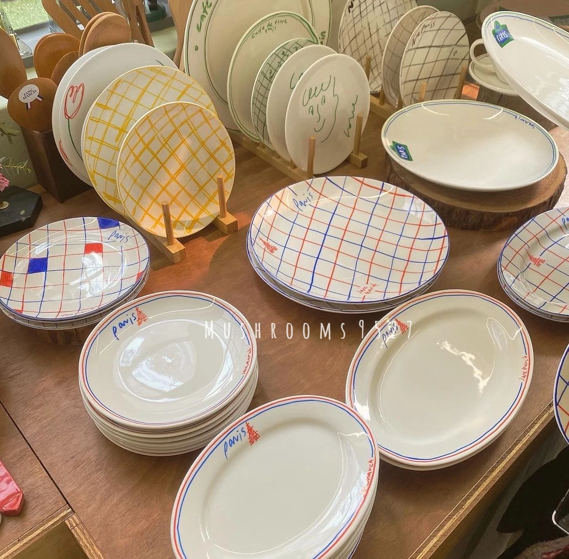 

Mushrooms 9527 French Retro Red and Black with Lines Letter Ceramic Tableware Set Breakfast Plate Fish Plate Dessert Plate