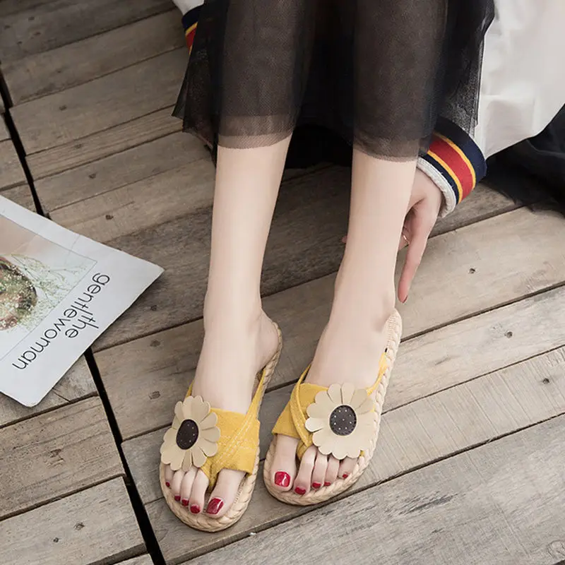 2023 new spring and summer sandals women's shoes fashion one-line beach cute women's flip-flops