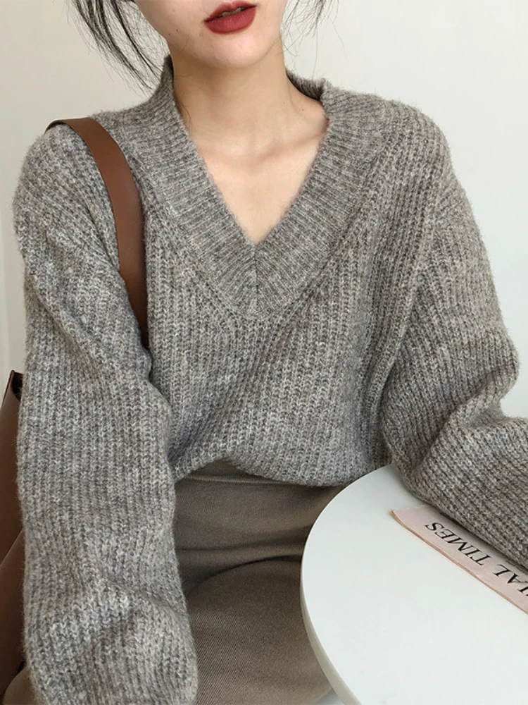 

Женский трикотажный свитер свободного покроя с V-образным вырезом и длинным рукавом