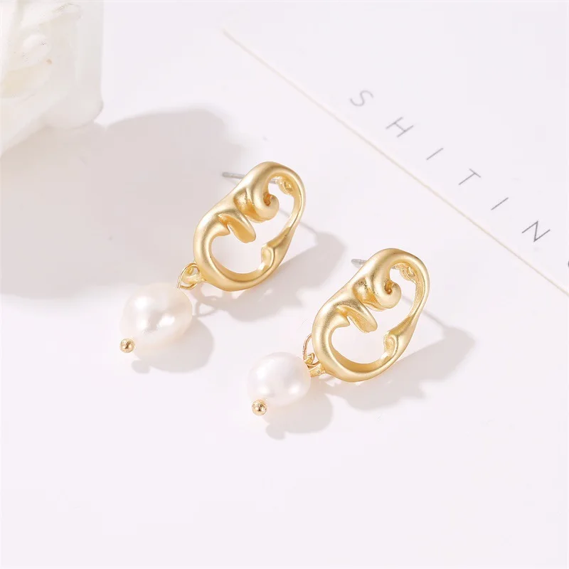 

Simple Gold Face Pearl Earrings Creative Geometric Hollow Stud Earrings For Women Earing Jewelry Earings Earring Kolczyki N1011