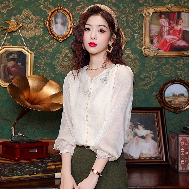 Женская шифоновая блузка с длинным рукавом круглым вырезом и вышивкой