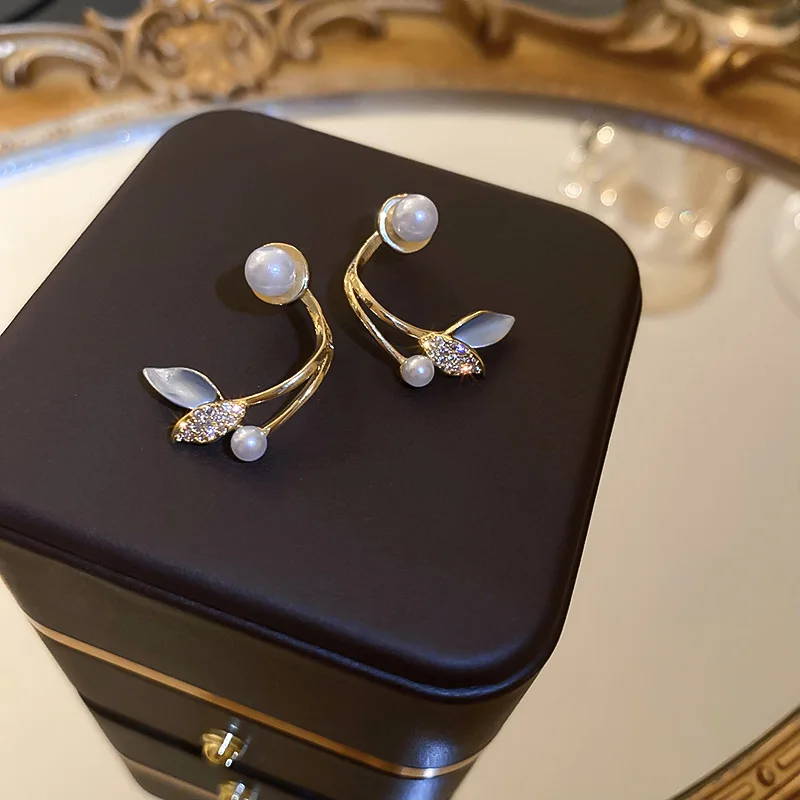 

2022 Korean New Exquisite Pearl Leaf Earrings Fashion Temperament Simple Versatile Earrings Women's Jewelry