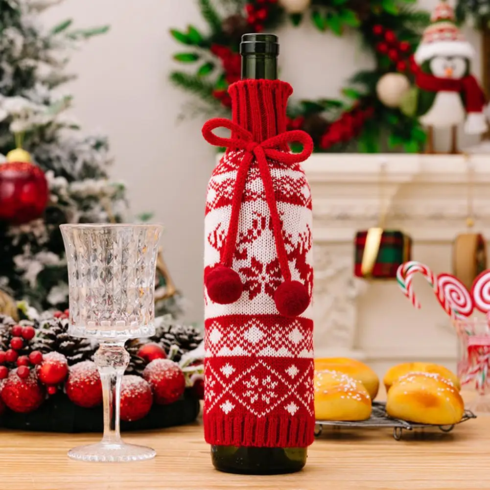 

Featuring a Christmas-inspired pattern and exquisite knitting, this bottle holder is sure to impress.