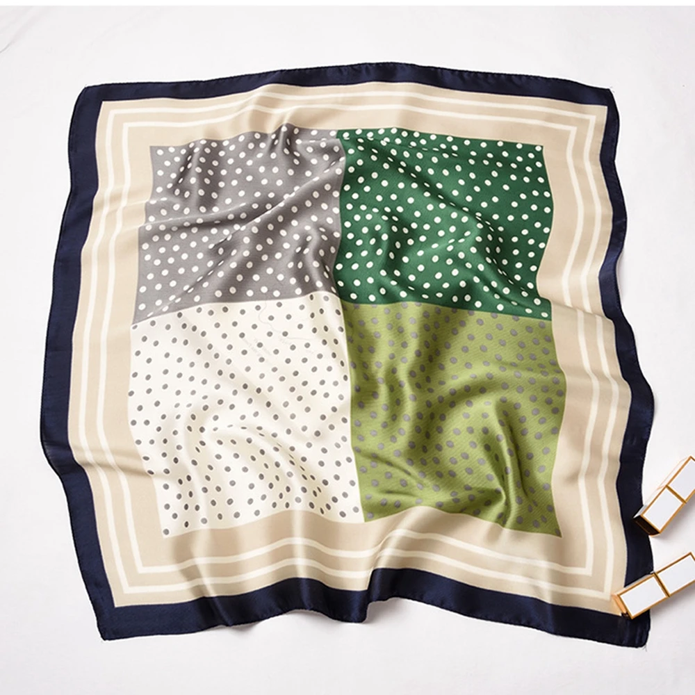 Рисунок 6 - Модный маленький шелковый квадратный шарф в горошек