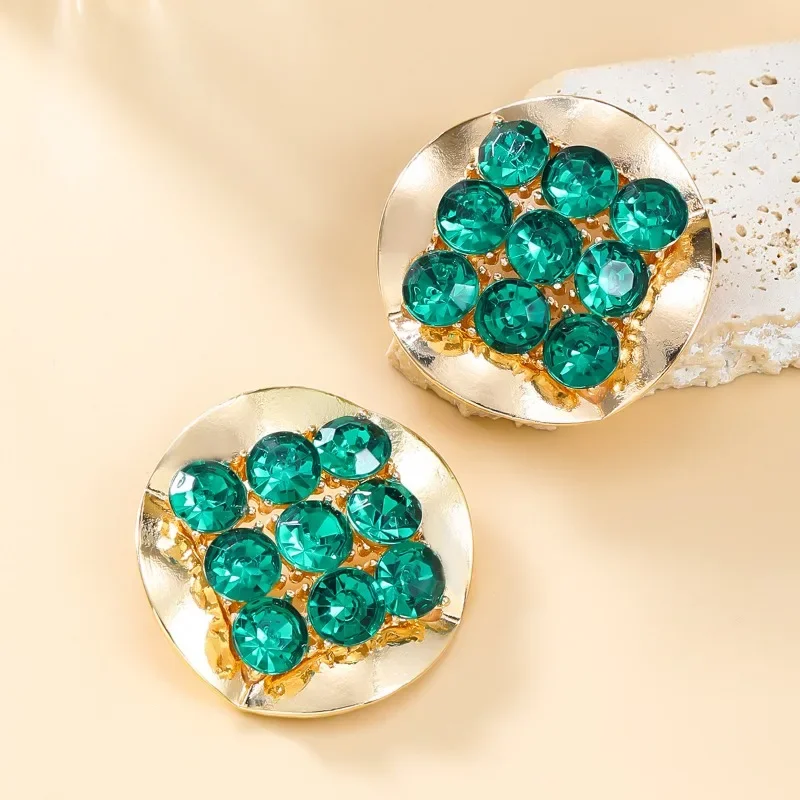 Женские серьги-гвоздики с геометрическим рисунком