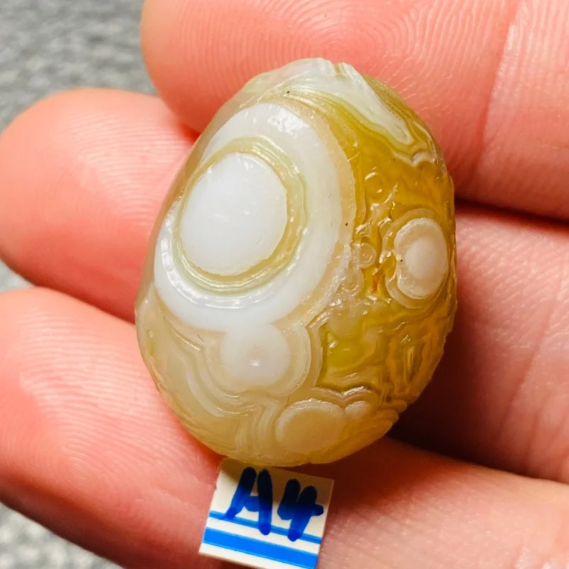 

Агатовый камень с узором