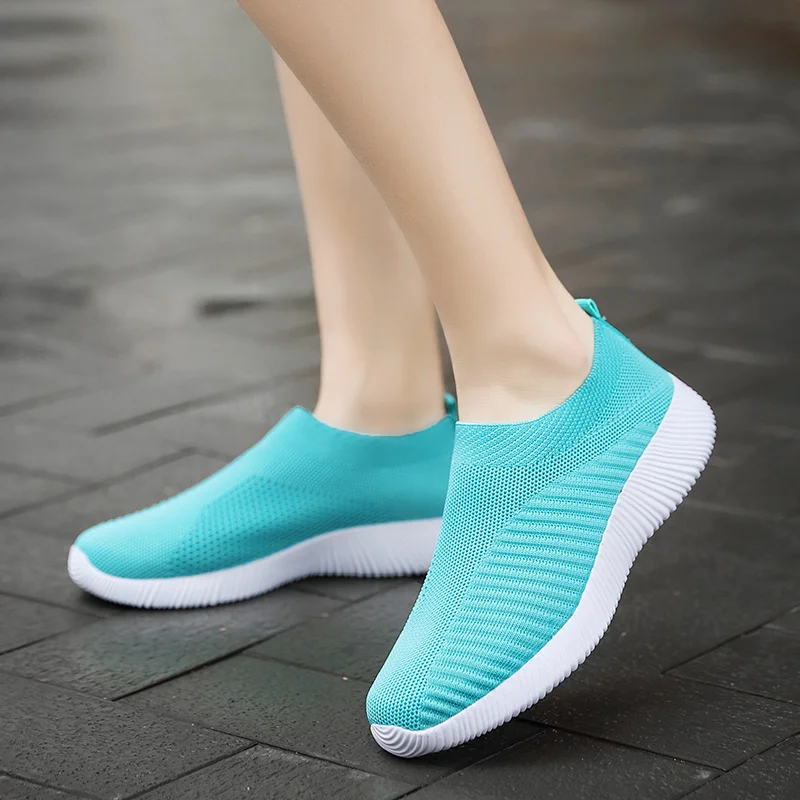 New Light Sneakers Women Running Shoes Women Breathable Mesh Slip-On Shoes Woman Sports Shoes 2022 Zapatillas Mujer Deportiva
