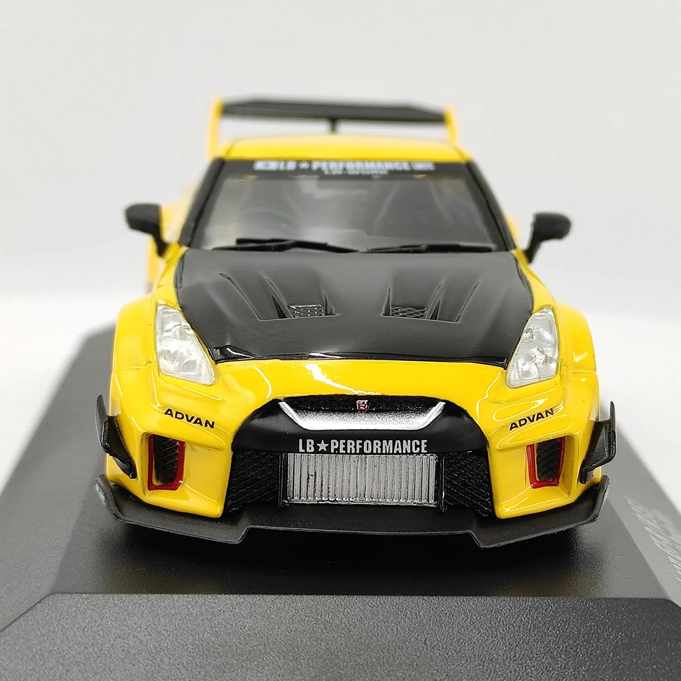 Фото Модель автомобиля SOLIDO S GT-R R35, масштаб 1:43, желтый цвет, литая под давлением, из сплава №4