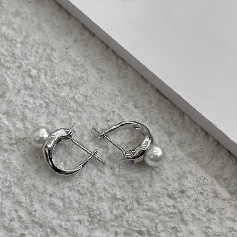 

Minar Temperament Round Imitation Pearl Hoop Earrings for Women Pleated Irregular Metal Statement Earring Every Day Jewellery