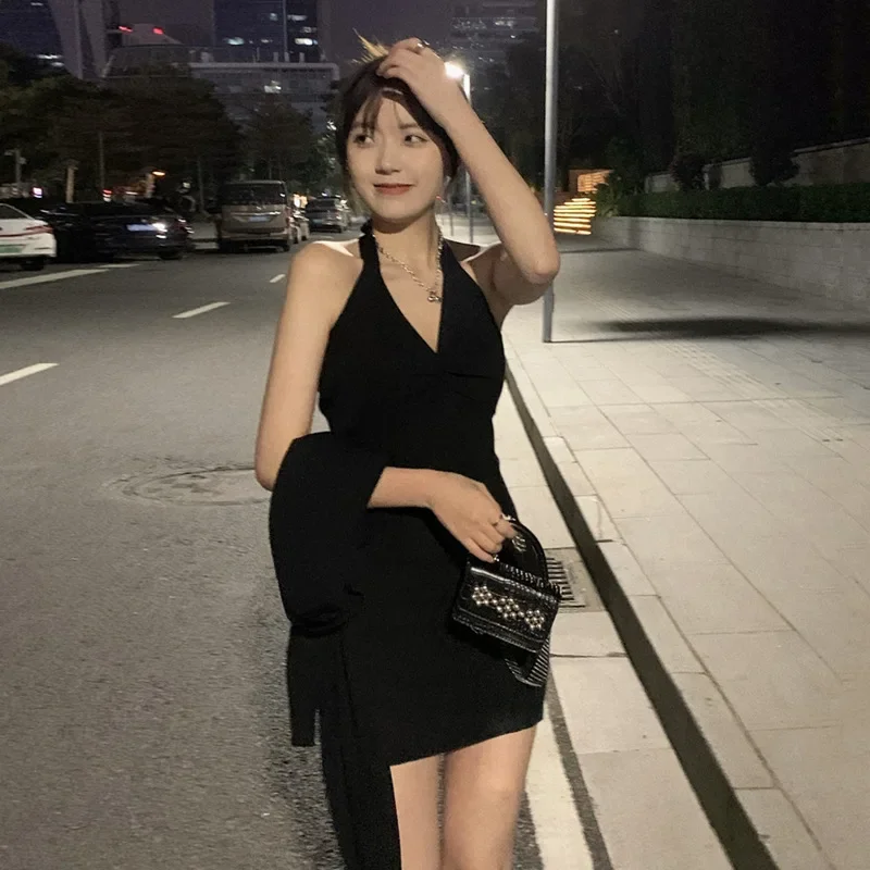 

2023 New Korean Version Sexy Temptress Design Bodycon Dress with Hanging Neck for Women