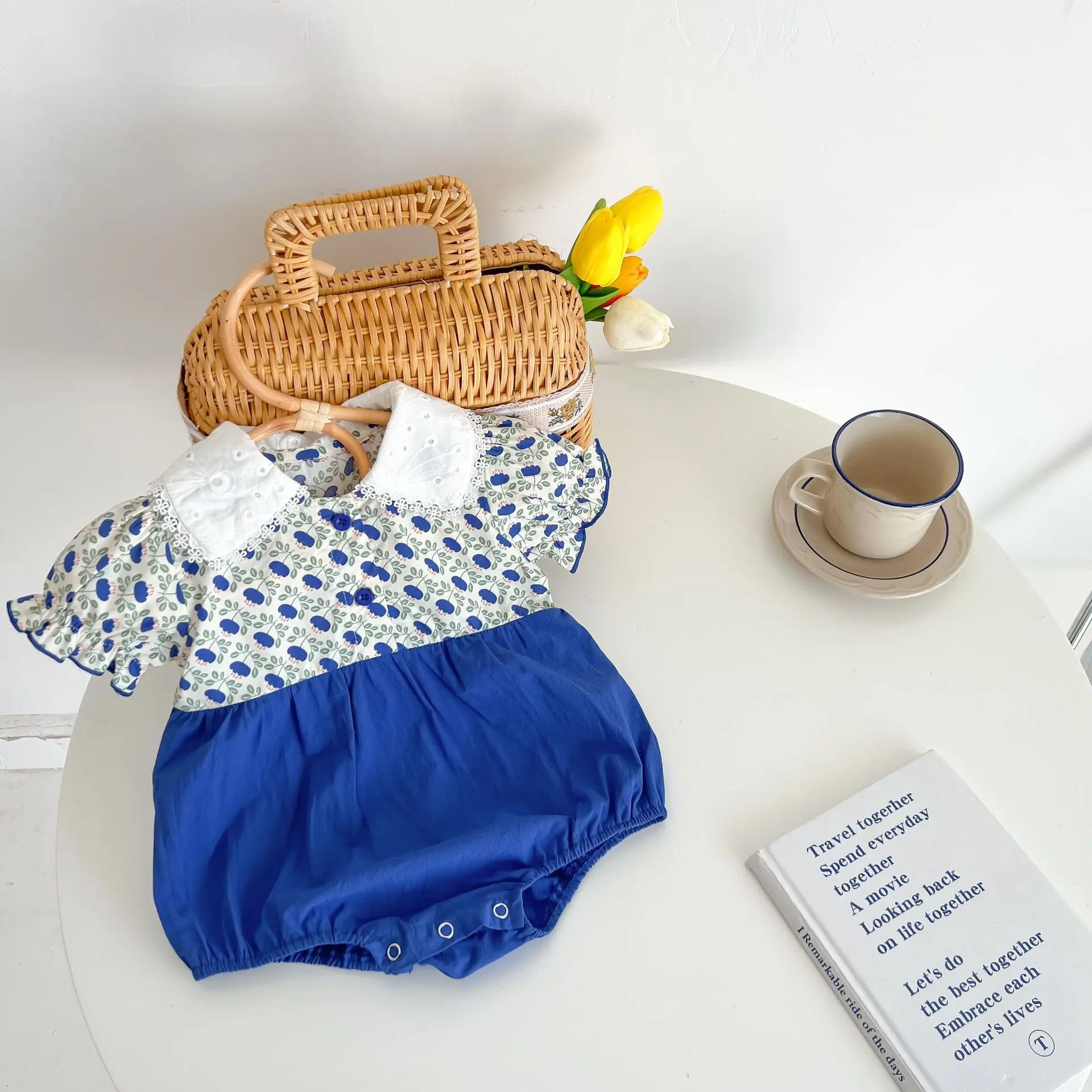 

Baby Girl Retro Hollow Out Lace Peter Pan Collar Puff Sleeves Jumpsuit Fashion Patchwork Floral Cotton Infant Girls Bodysuit