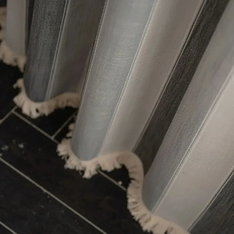 Хлопковые шторы в синюю и белую полоску с кисточками полузатемняющие